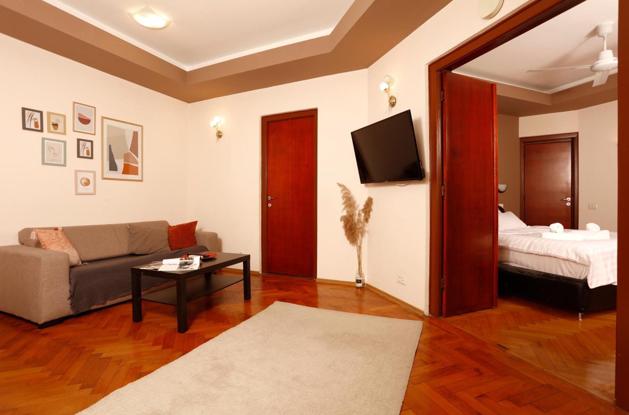 Peaceful Getaway - Generous 3-Bedroom Sanctuary - Close To Historic Old Town Bucarest Extérieur photo