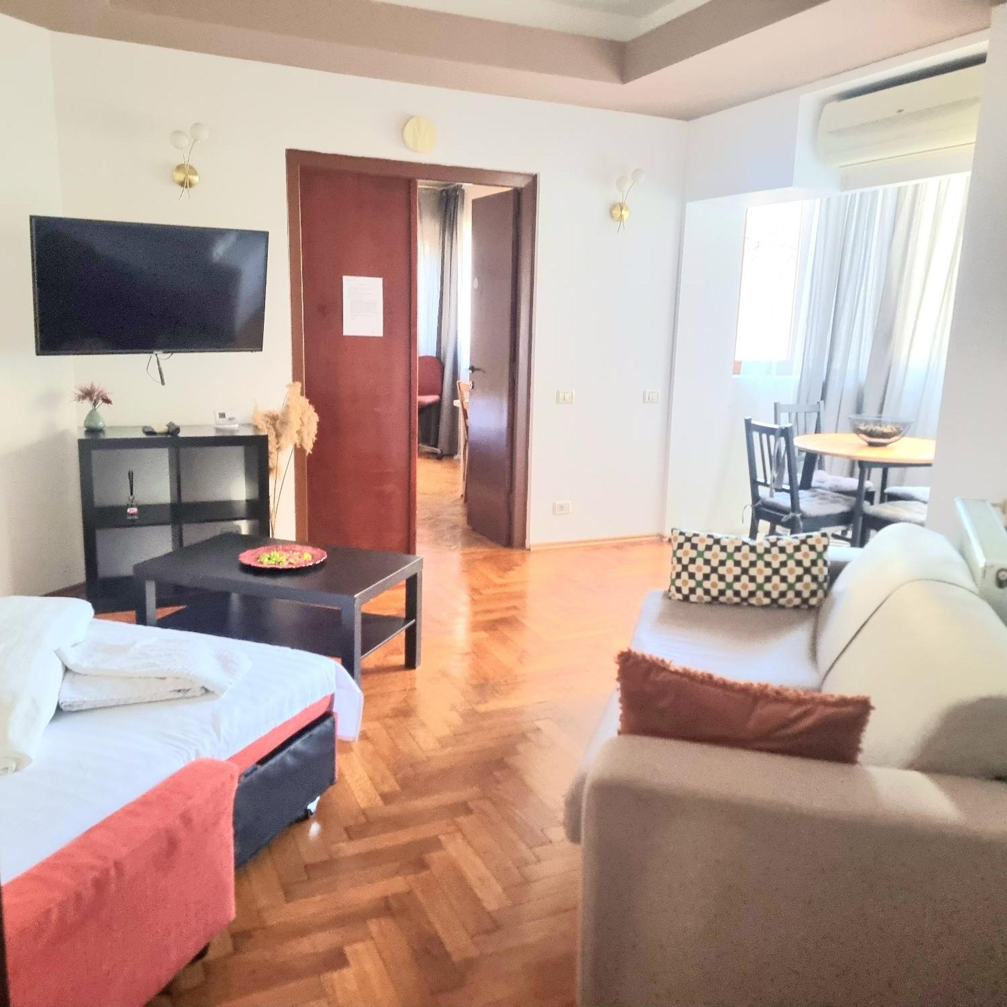 Peaceful Getaway - Generous 3-Bedroom Sanctuary - Close To Historic Old Town Bucarest Extérieur photo