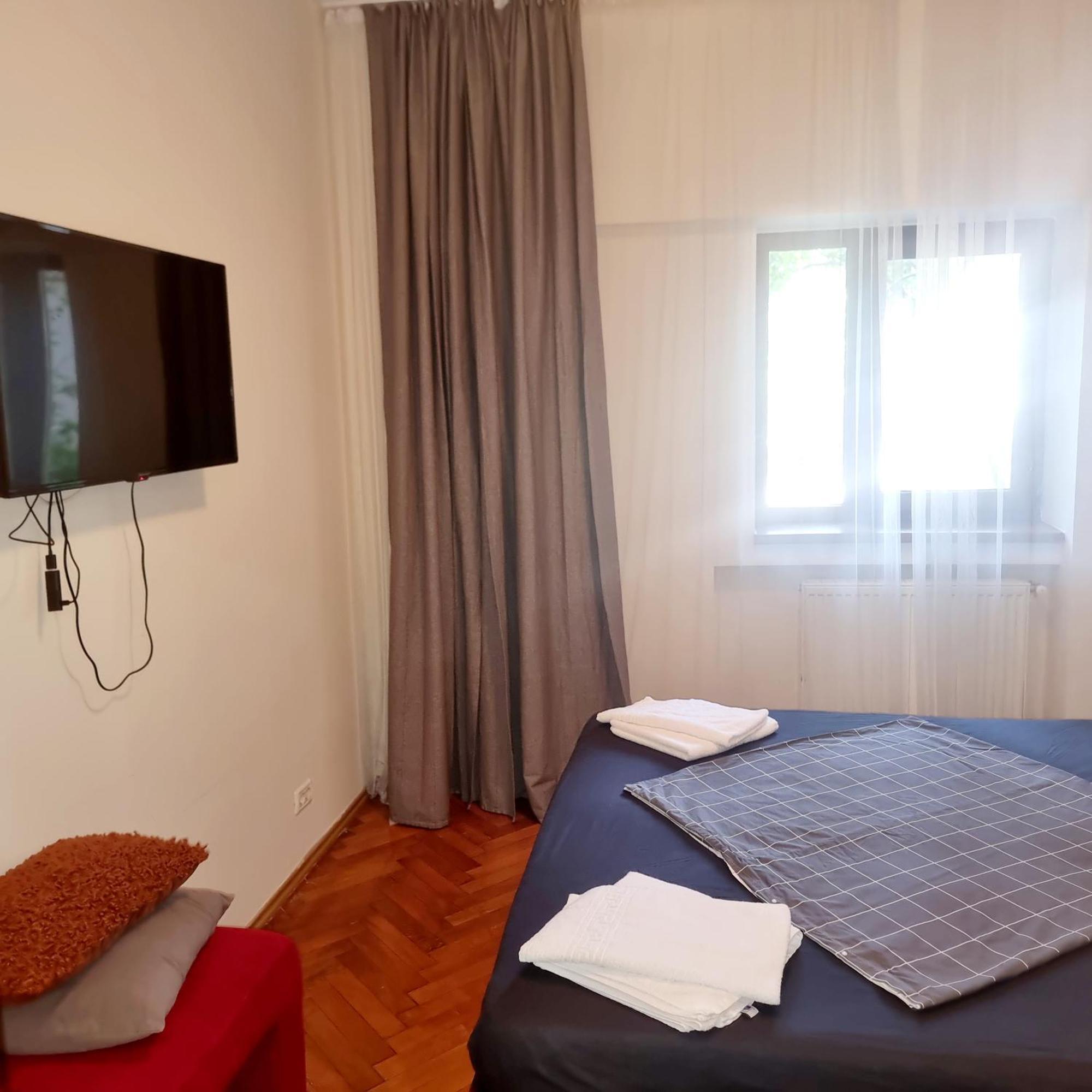 Peaceful Getaway - Generous 3-Bedroom Sanctuary - Close To Historic Old Town Bucarest Extérieur photo